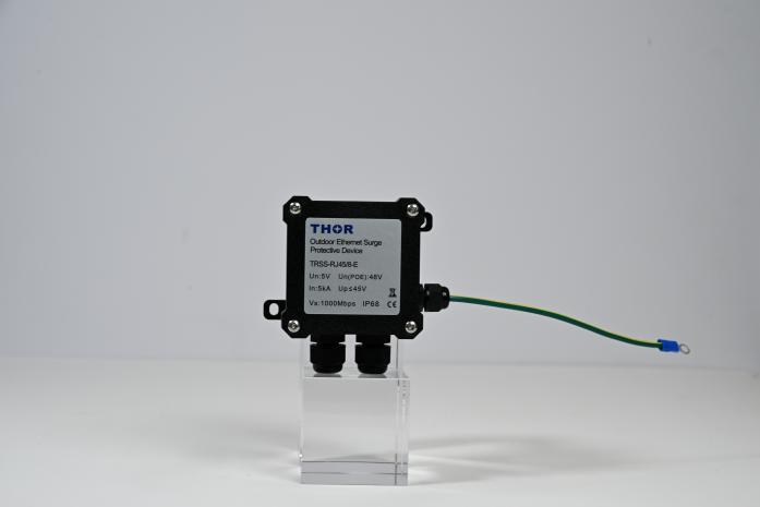 TRSS-RJ45/8-E IP68 outdoor Ethernet surge protector with grounding cable